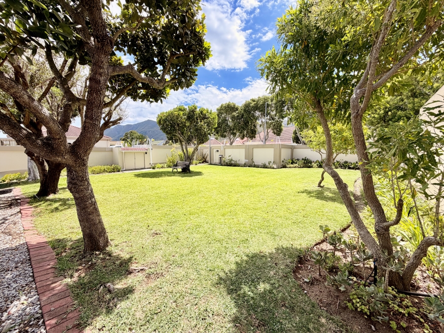 3 Bedroom Property for Sale in Sandbaai Western Cape